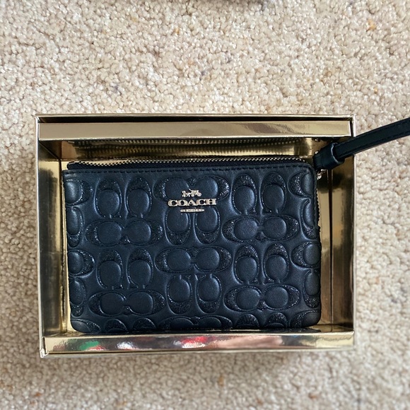 black coach wristlet - Picture 2 of 5